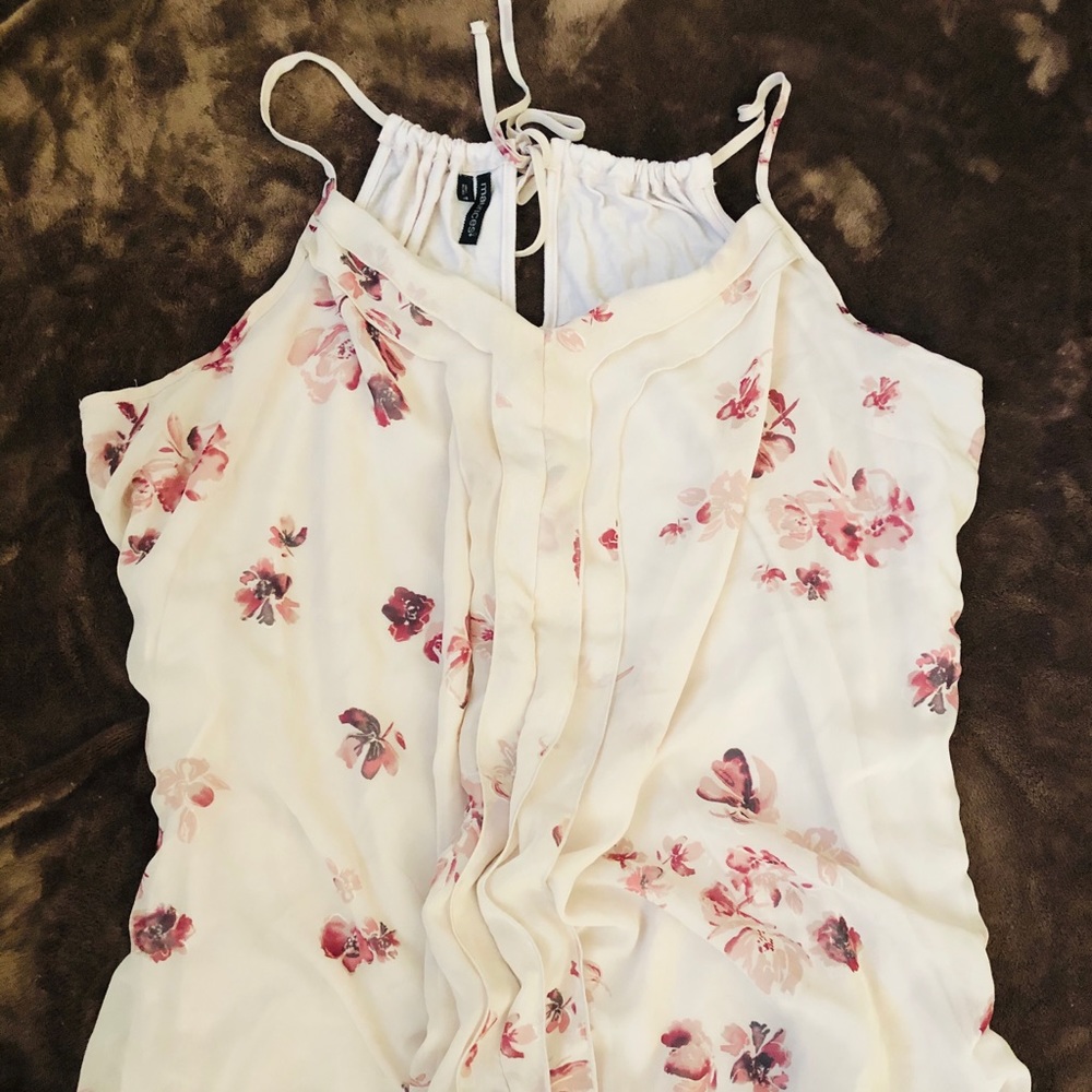 EUC Maurices Floral Cream Chiffon Front tank
